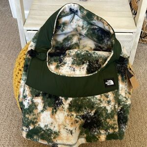 North Face Whimzy Powder Hood brand new NWT! Pine Needle print size L/XL
